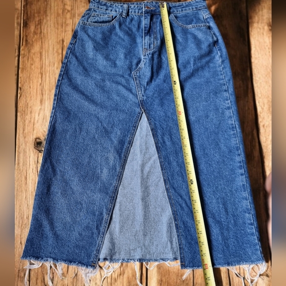 Denim High Rise Marble Wash Maxi Jean Skirt With Raw Edge Hem - Picture 5 of 8